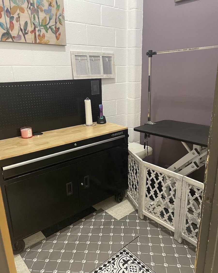 The grooming station